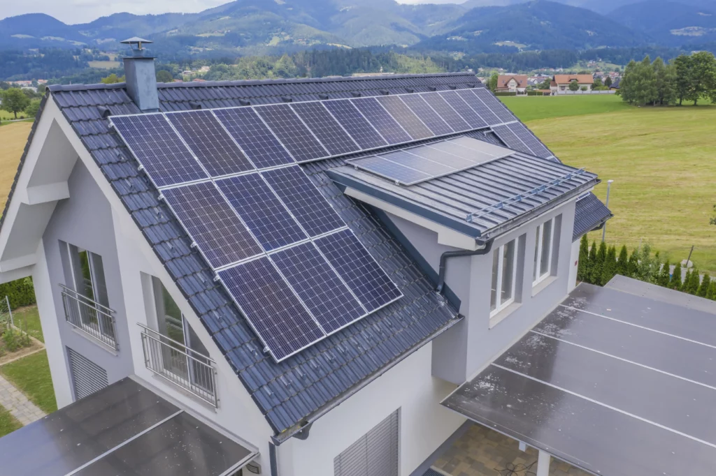 La potencia reactiva es una potencia (energía) que realmente no se consume por la instalación, ya que no produce trabajo útil.