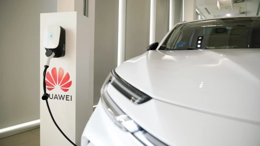 SumSol presenta en el Circuito del Jarama el ecosistema de autoconsumo residencial de Huawei FusionSolar
